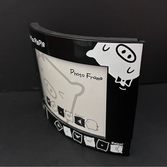 Black curved photo frame with pigs design - Picture 2 of 5